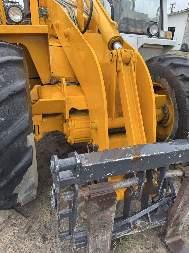 Навантажувач jcb 520m погрузчик