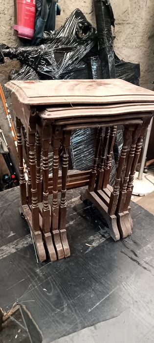 Conjunto de mesas antigas