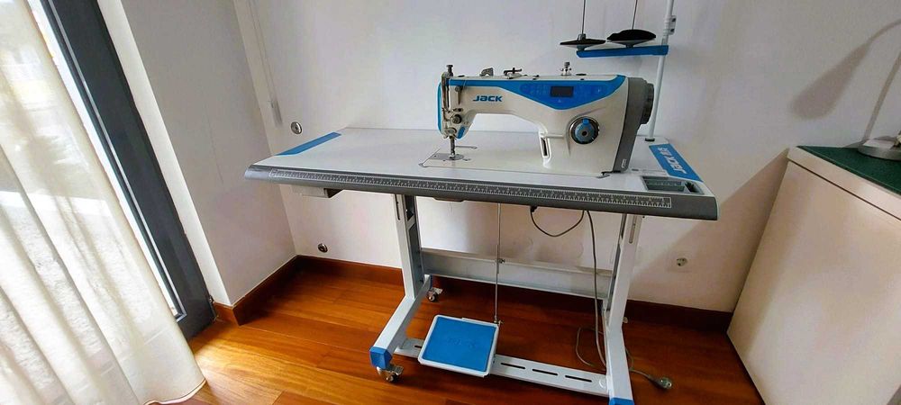 Máquina de Costura Jack A4 - Como Nova