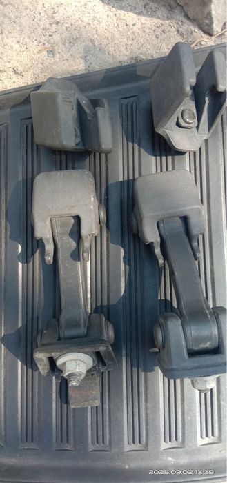 Крепление Капота Jeep Wrangler