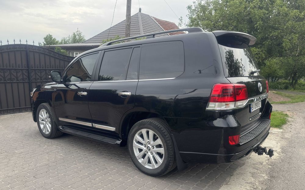 Toyota Land Cruiser 200 дизель автомат