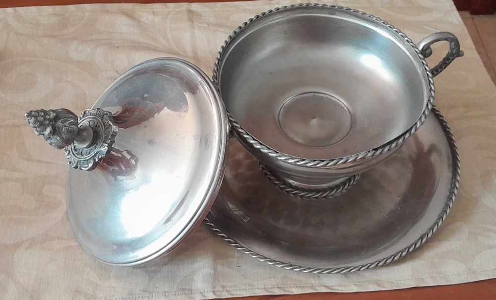 Terrina em estanho