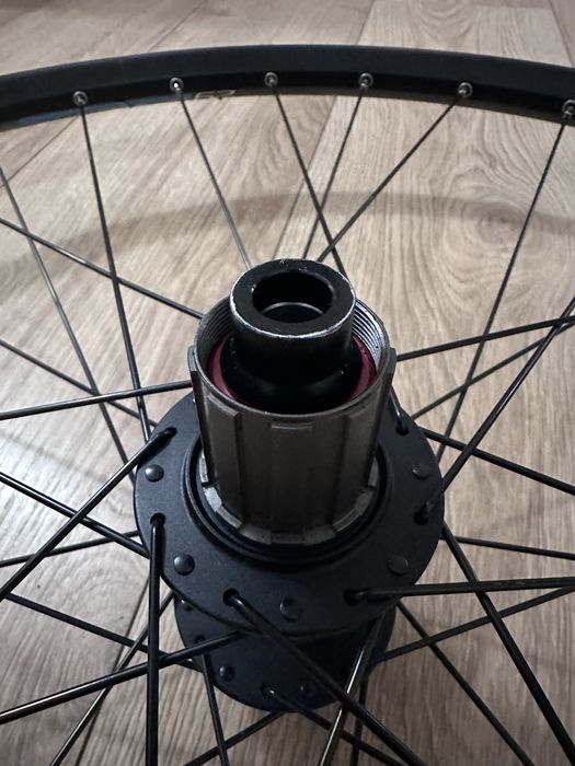 Tylne koło MTB 29 cali sztywna oś tarcza [thru axle disc brakes]