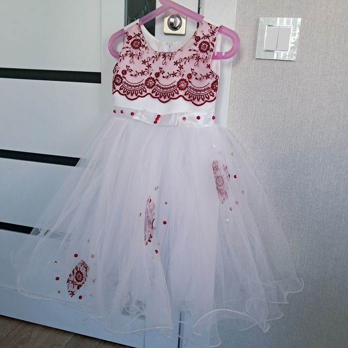 Нарядна сукня для дівчинки 3-4 рочки