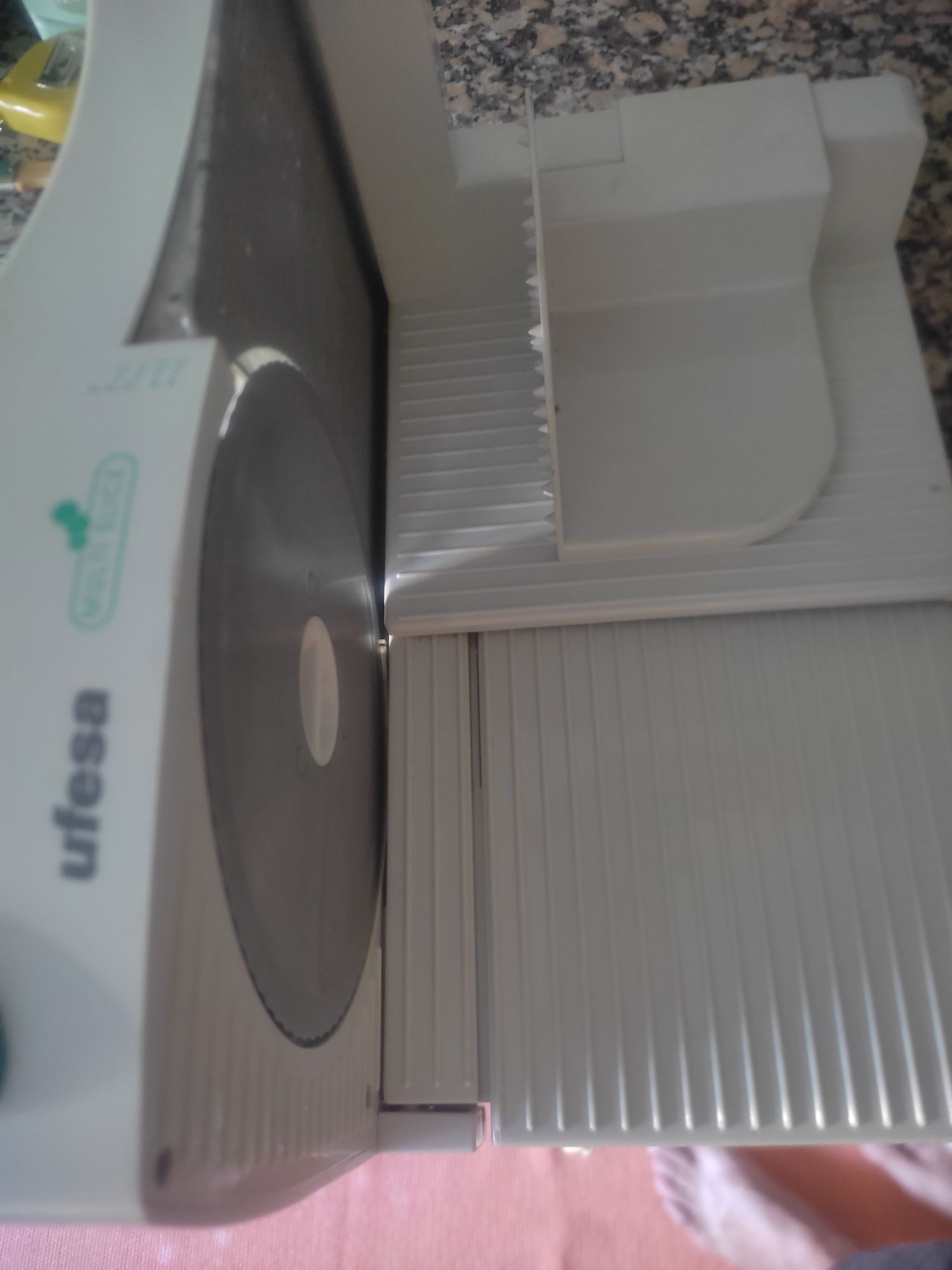 Máquina de cortar queijo e fiambre
