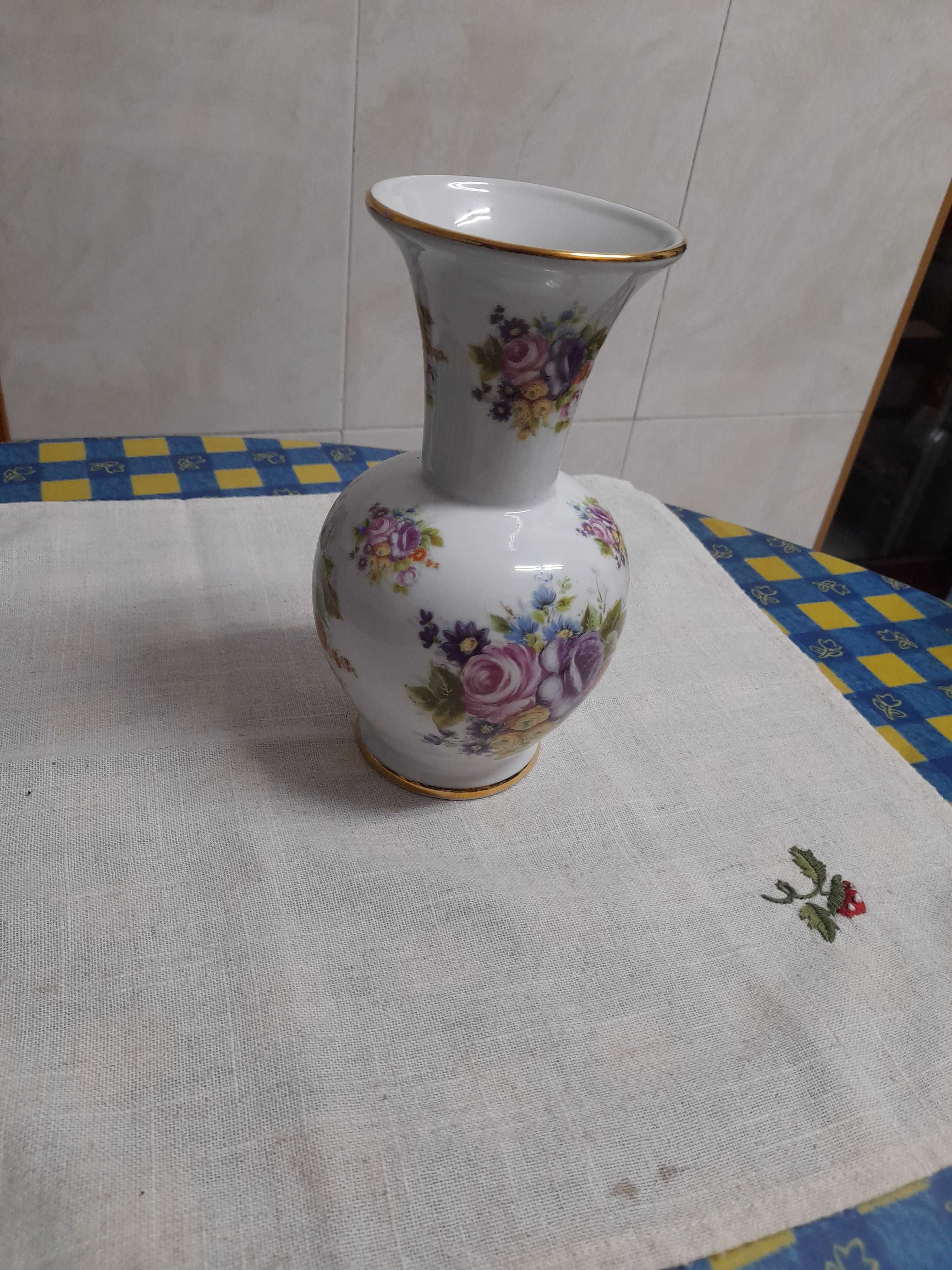 Jarra decorativa em porcelana (Encarnação - Portugal)