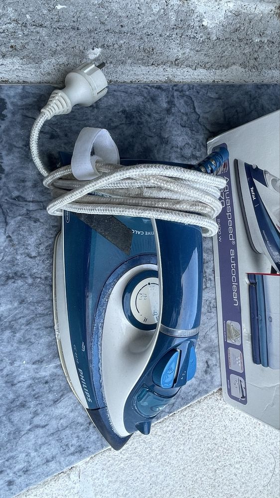 Ferro de engomar eletrico a vapor Philips a funcionar na perfeição