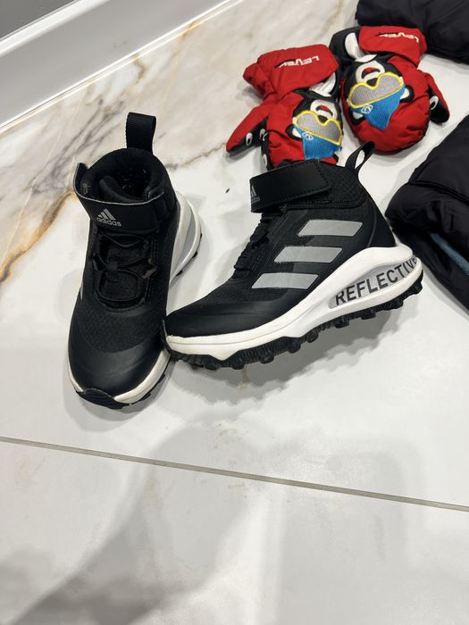 Зимняя куртка 3-4 зимние ботинки 16,5см 17,5см