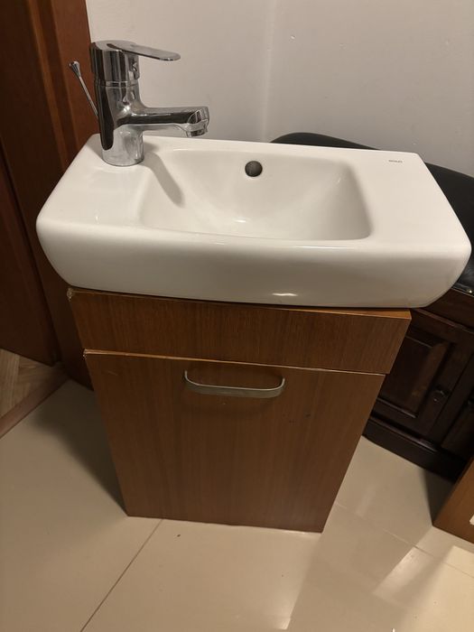 Szafka z umywalką 60x40 cm.