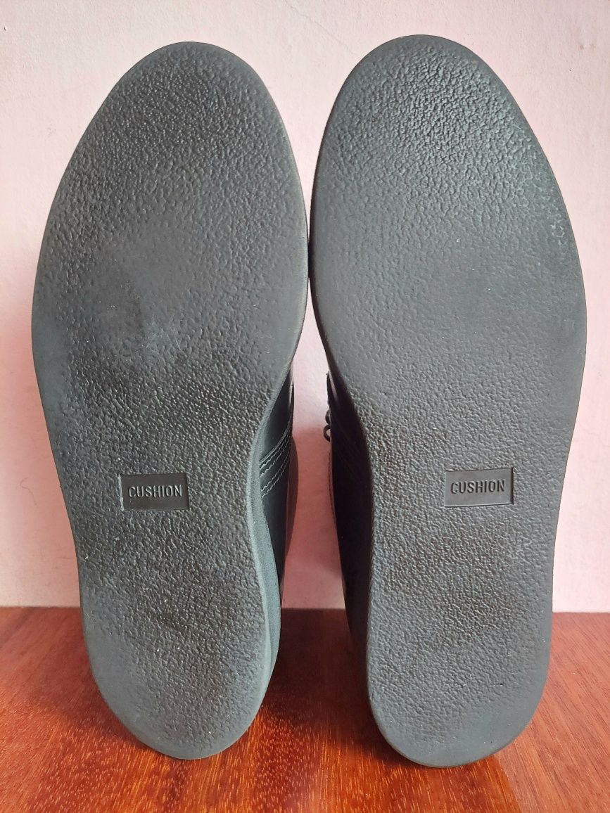 Черевики  фірми RED WING  USA оригінал 

Размер по бирке:
USA 8 1/2  U