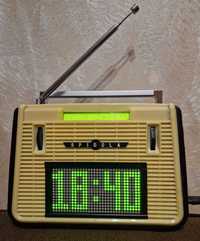 FM-радио и часы-информер в корпусе "Спидолы"