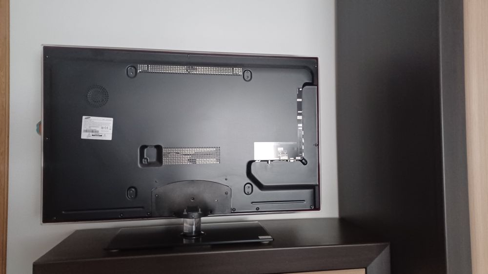 Telewizor samsung model UE40C5000QW