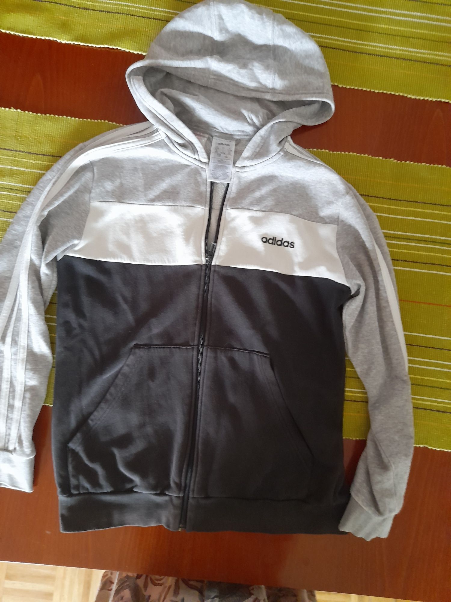 Bluza adidas 13-14 l, 164cm z kapturem na zamek oryginalna