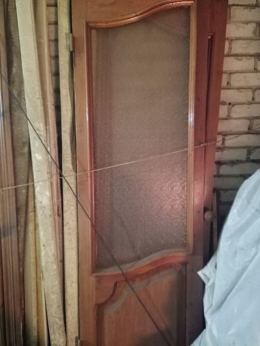 Двери деревянные двухстворчатый в хорошем состоянии