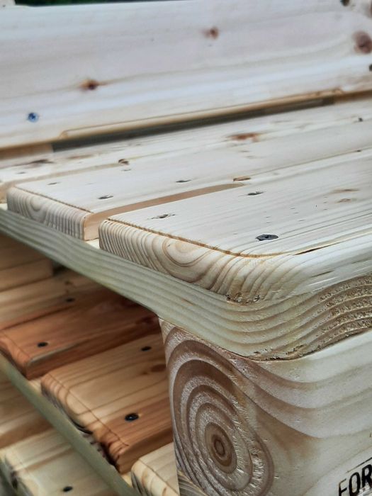 Stolik kawowy z krzesłami komplet z palet