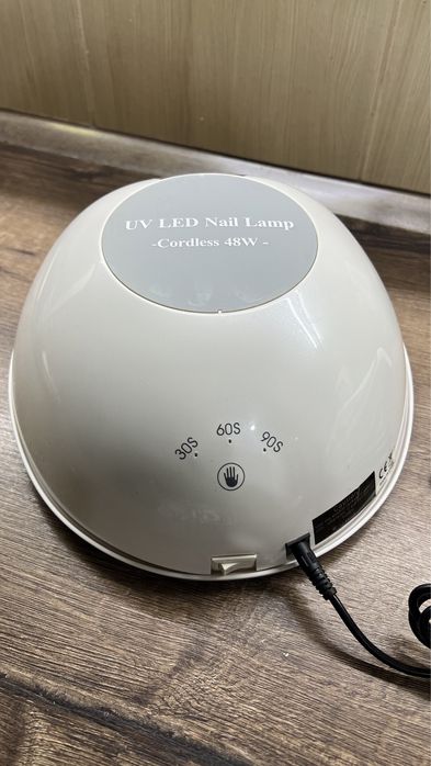 Маникюрная лампа ,вытяжка для маникюра