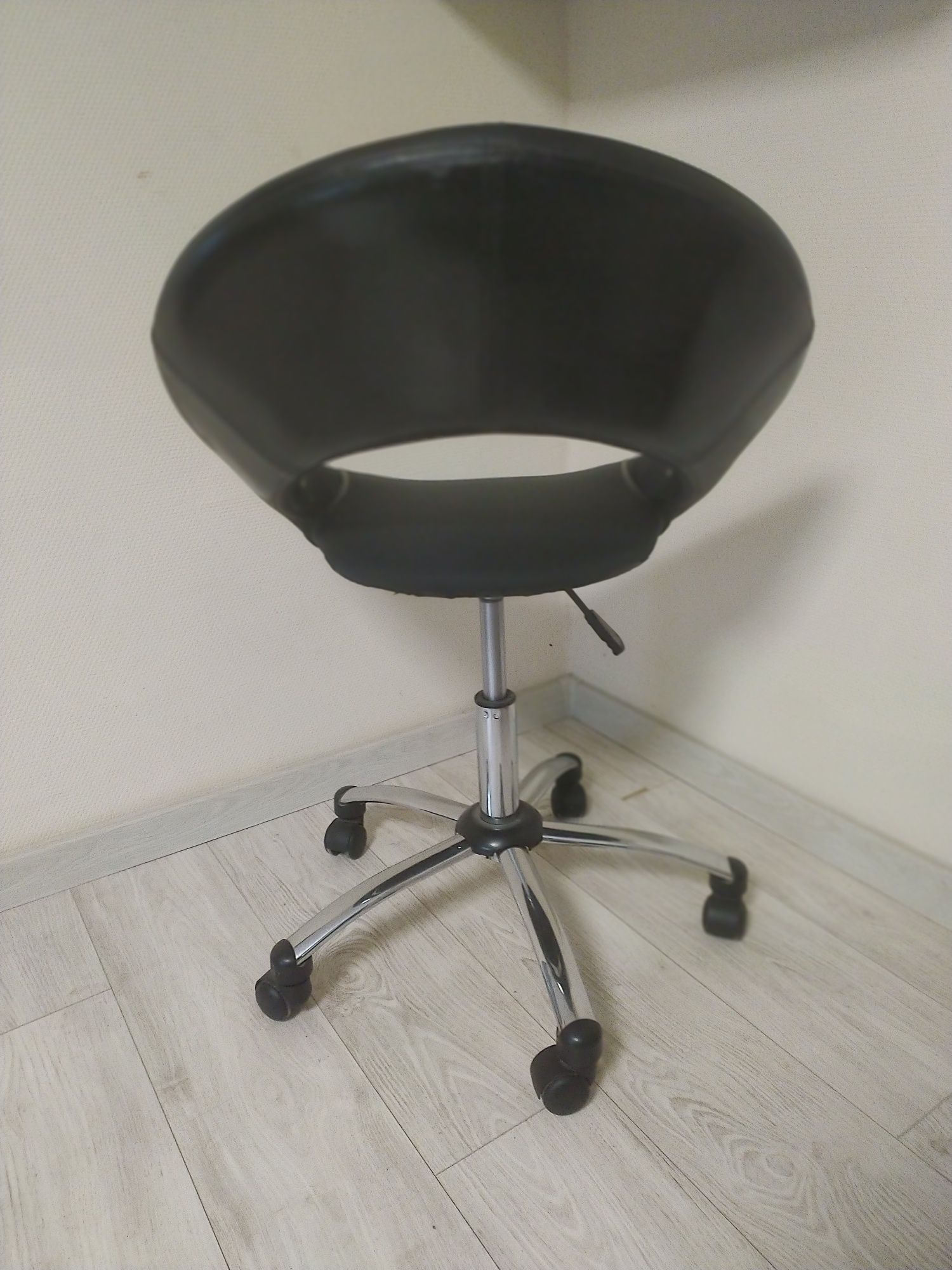 Krzesło obrotowe okrągłe
