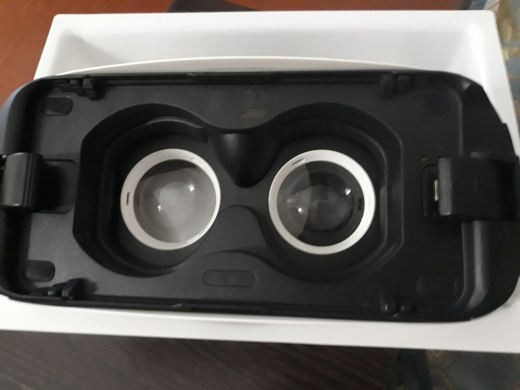 Виртуальные очки Samsung Gear VR СЕ (SM-R322NZWASEK)