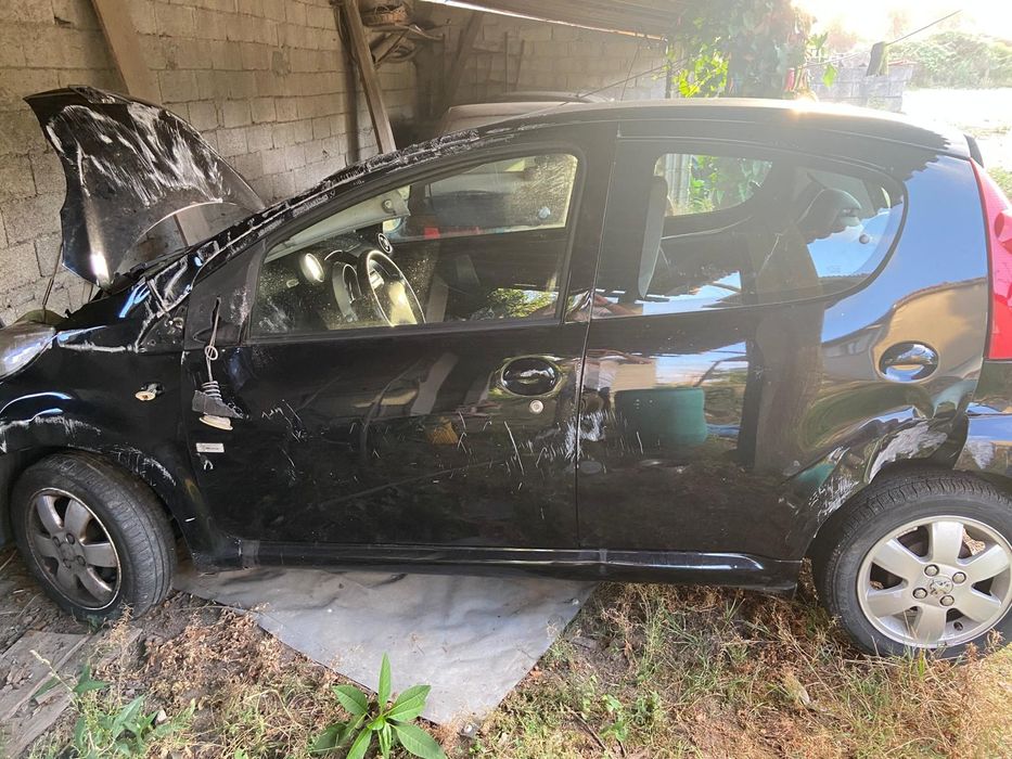 Carro Peugeot acidentado