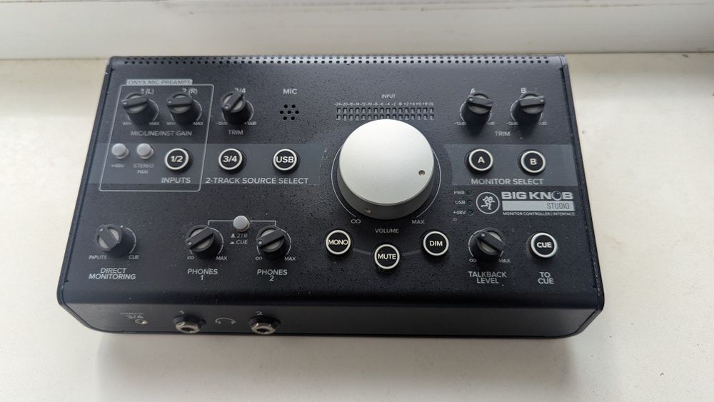 Звуковая карта/аудиоинтерфейс Mackie big knob studio