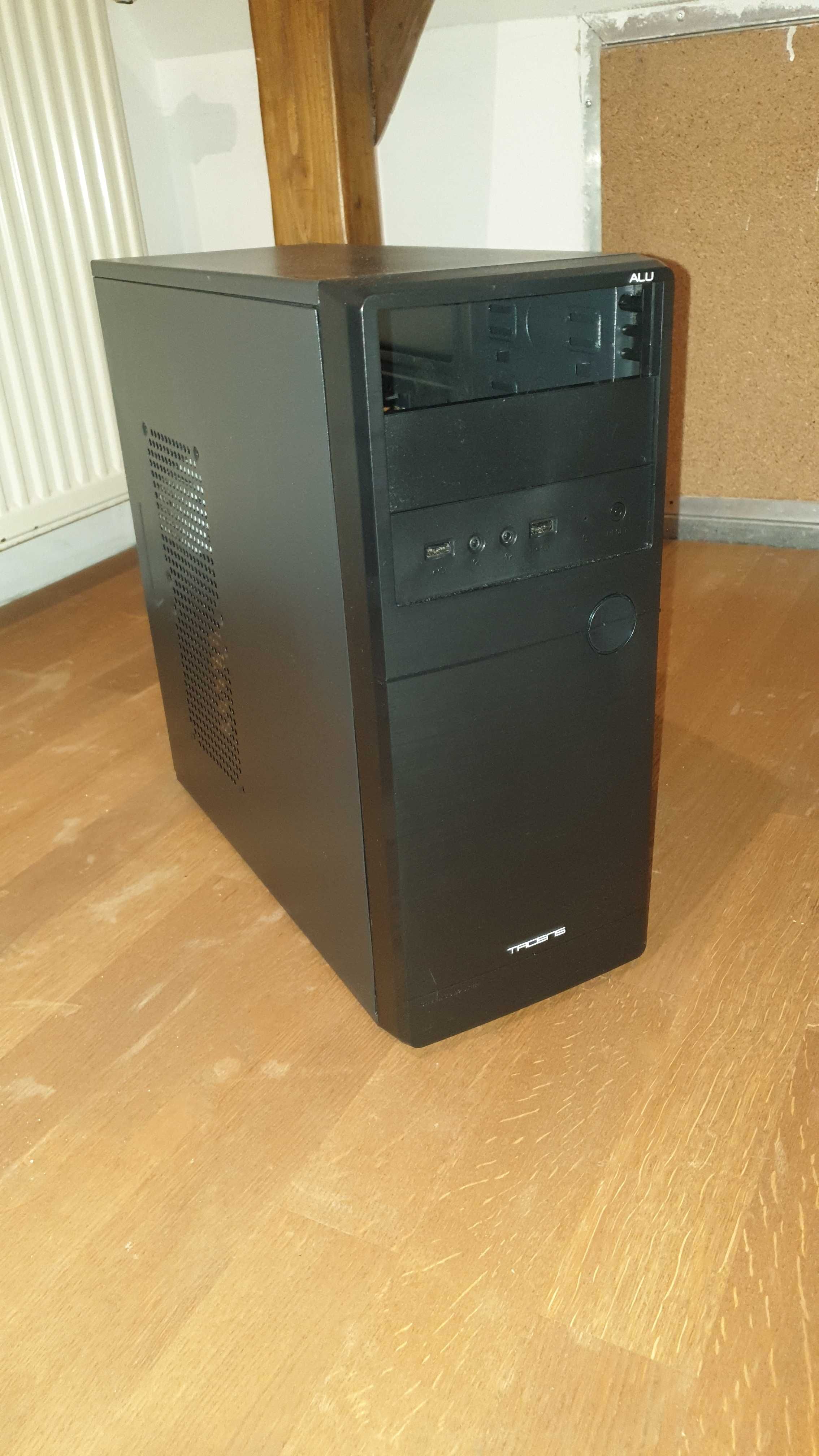 Obudowa PC z płytą głowną