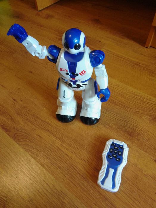 Робот на пульті управління