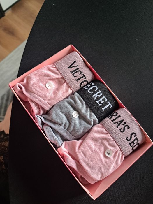 Stringi 3szt, szare różowe Victoria r. S