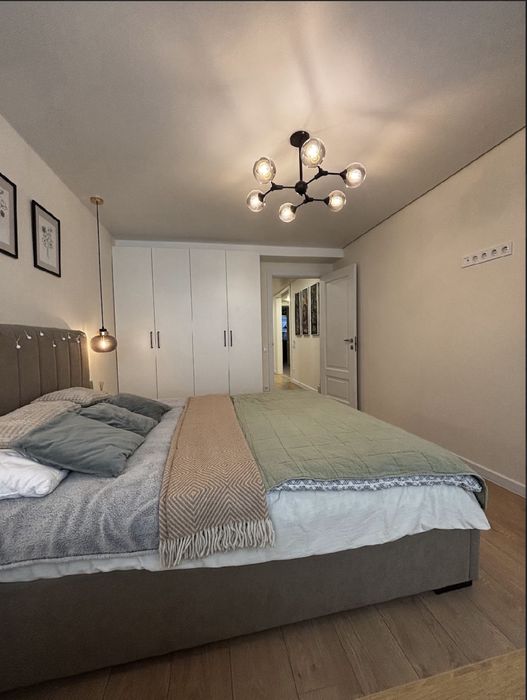 Центр міста! Сучасна трикімнатна квартира.