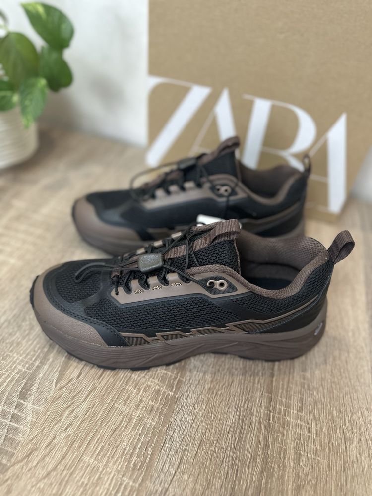 Класні кросівки Zara