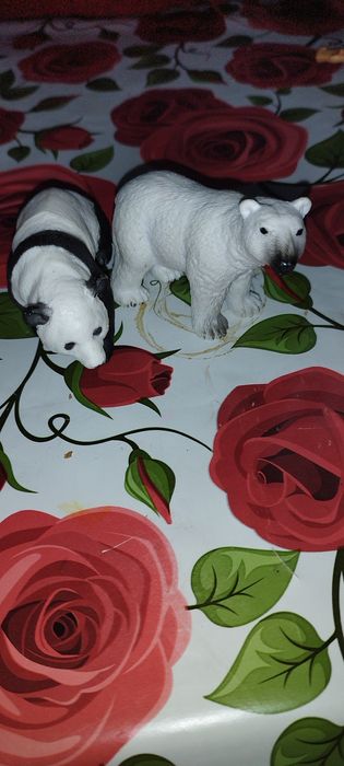 Różne figurki zwierząt