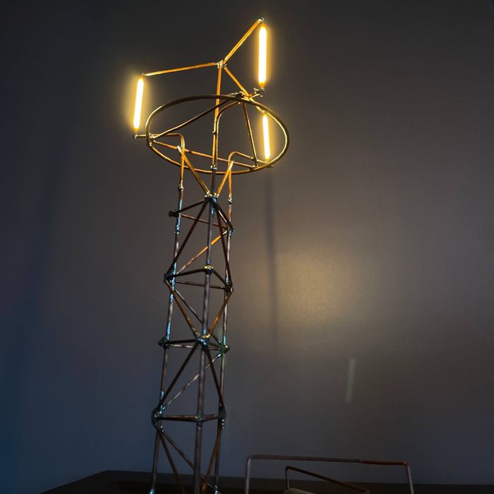 Світильник у формі ЛЕП з міді та дерева — ручна робота, унікальний дек