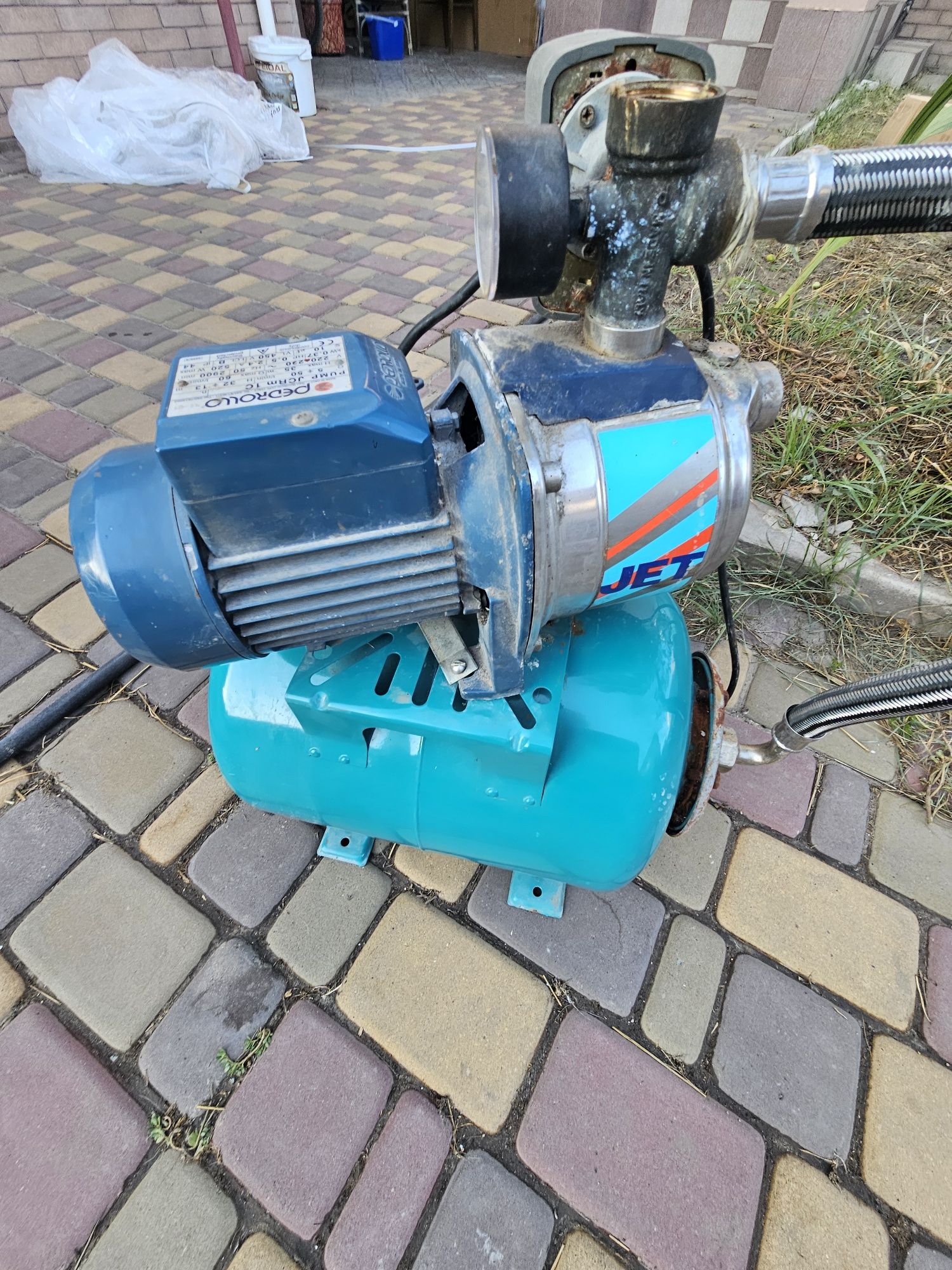 Продам  насосную станцию Pedrollo