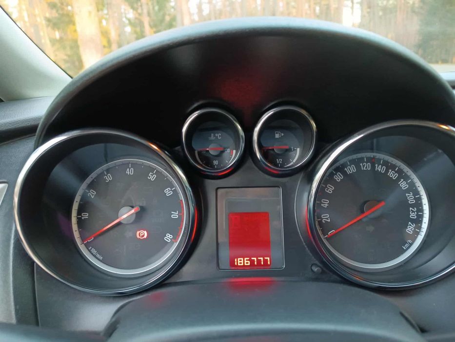 Opel astra J benzyna