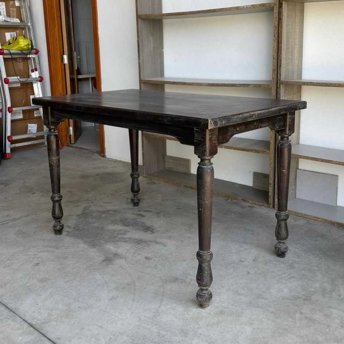 Mesa de madeira maciça