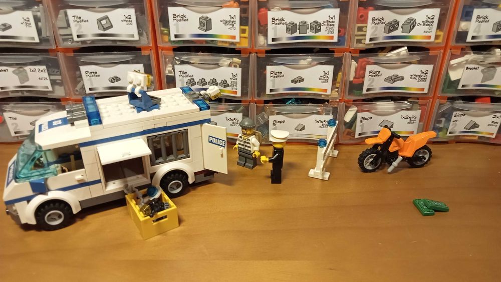 LEGO 7286 Prisoner Transport