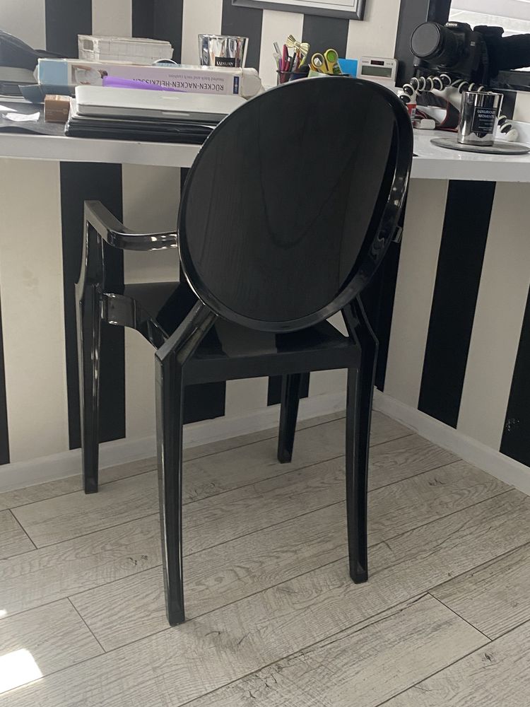 Krzesło czarne LOUIS poliwęglan