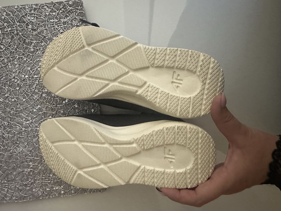 Nowe sneakersy 33 firmy 4f Noise