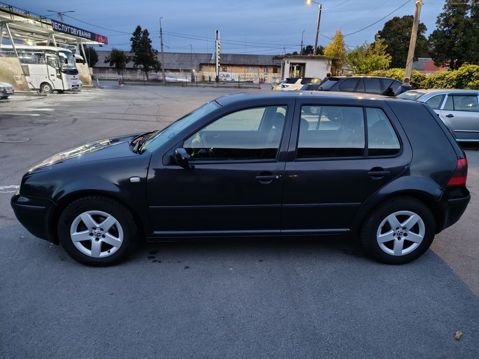 Фольсваген  GOLF 4  хетчбек 1.4  2001 г.