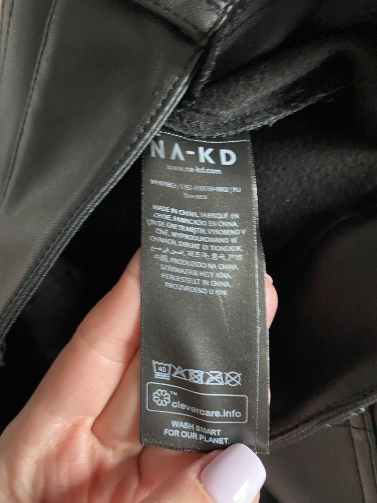 Nowe spodnie z imitacji skóry NA-KD