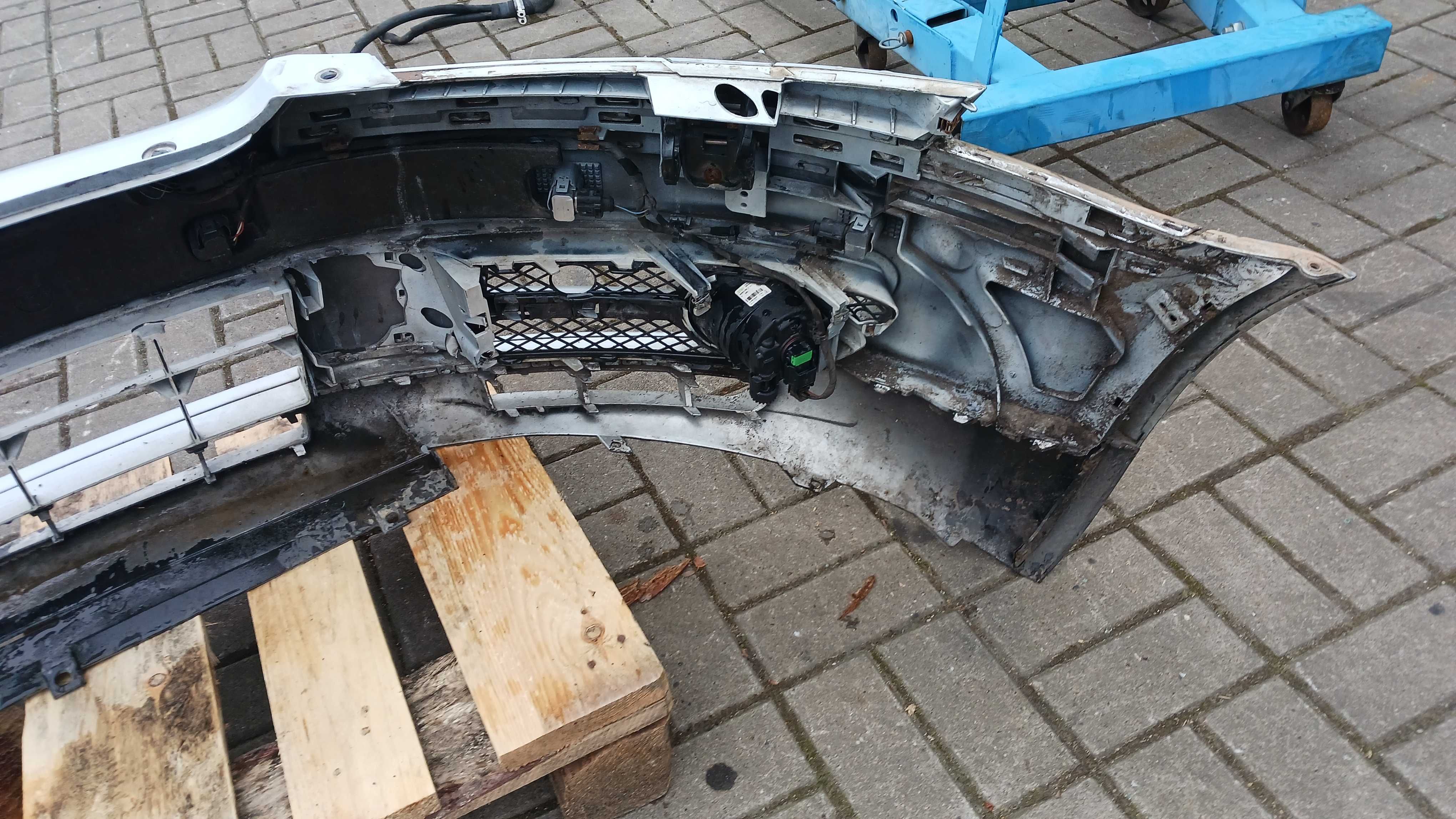 VW PHAETON zderzak przód xenon LA7W