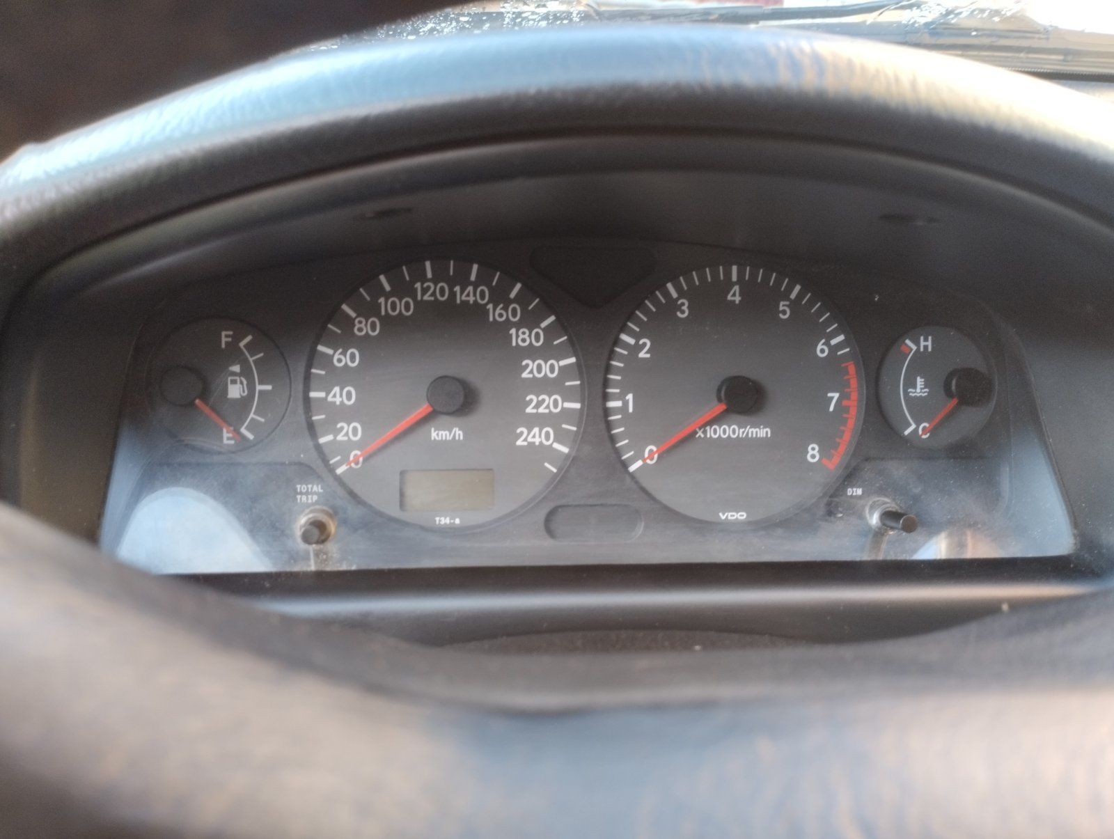 Тойота авенсіс 2000року
