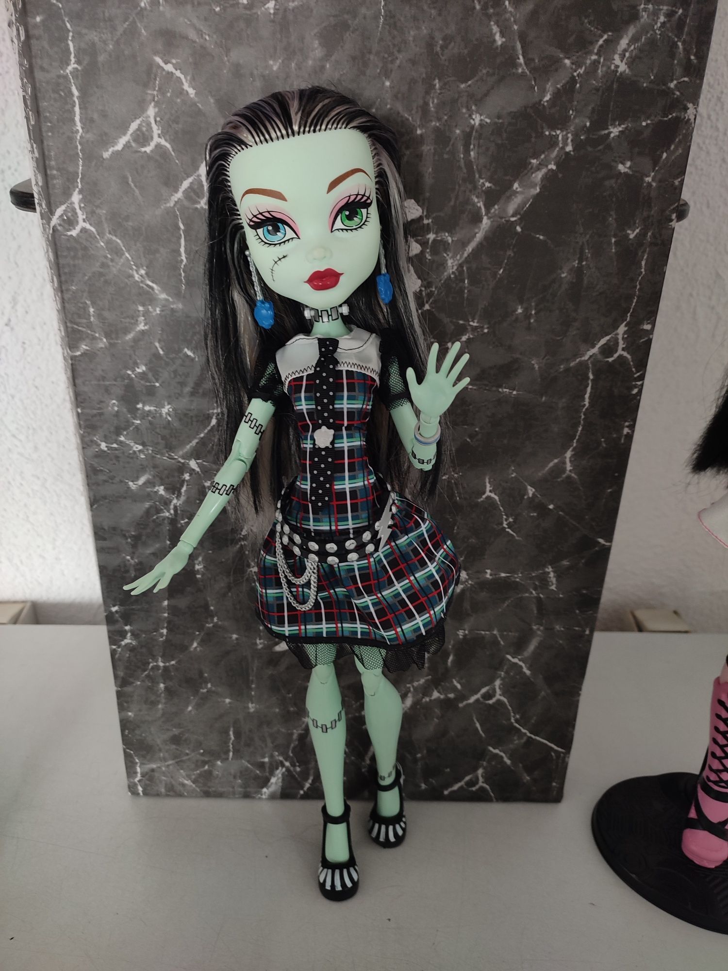 Frightfully tall Monster High Frankie Stein XXL