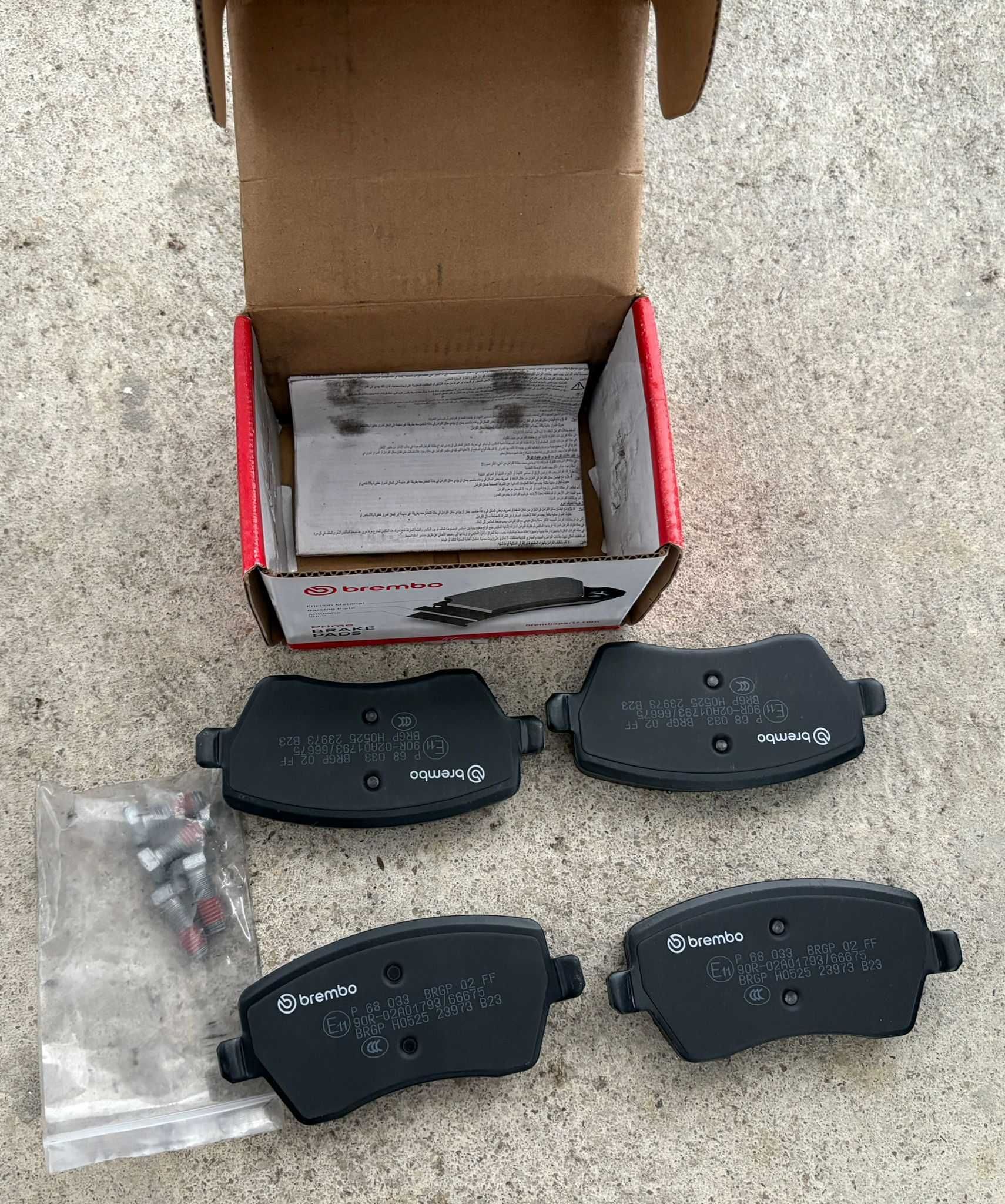 Jogo de 4 pastilhas de freio BREMBO P 68 033.