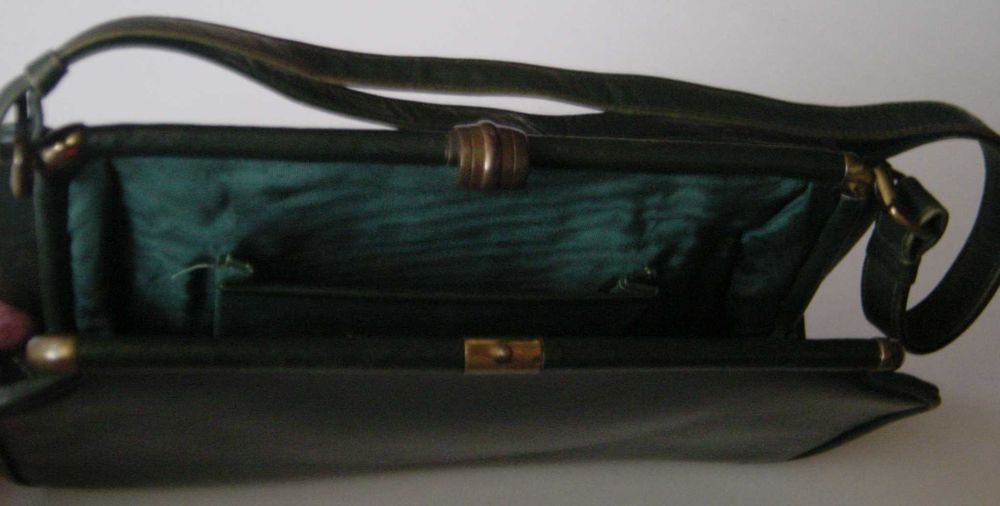 Moda Retro Anos 30/40: Carteira senhora, clássica, em pele cor verde