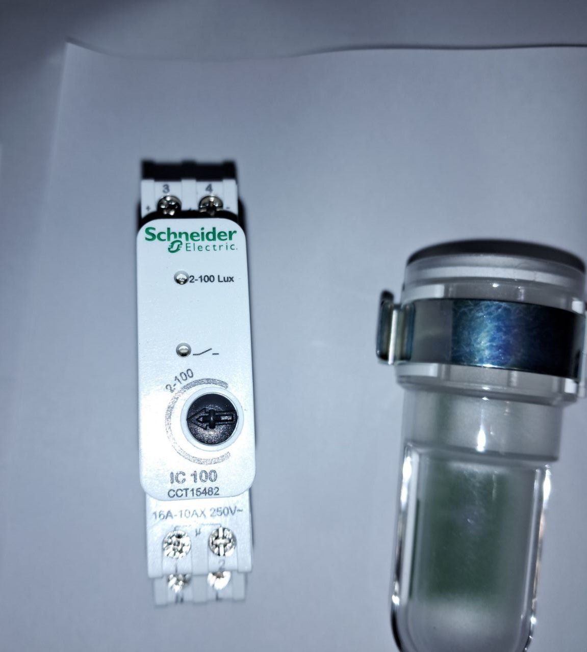 Schneider Electric Сутінковий вимикач CCT15482 Сумеречный выключатель