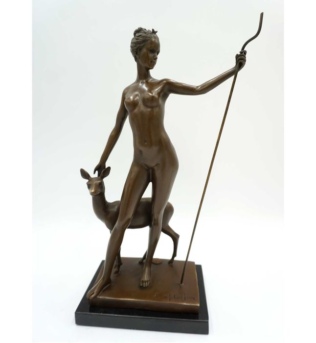 FIGURA z brązu diana z łanią bogini myśliwych