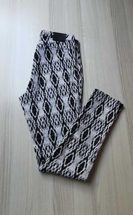 Spodnie damskie H&M biało-czarny geometryczny wzór, 36