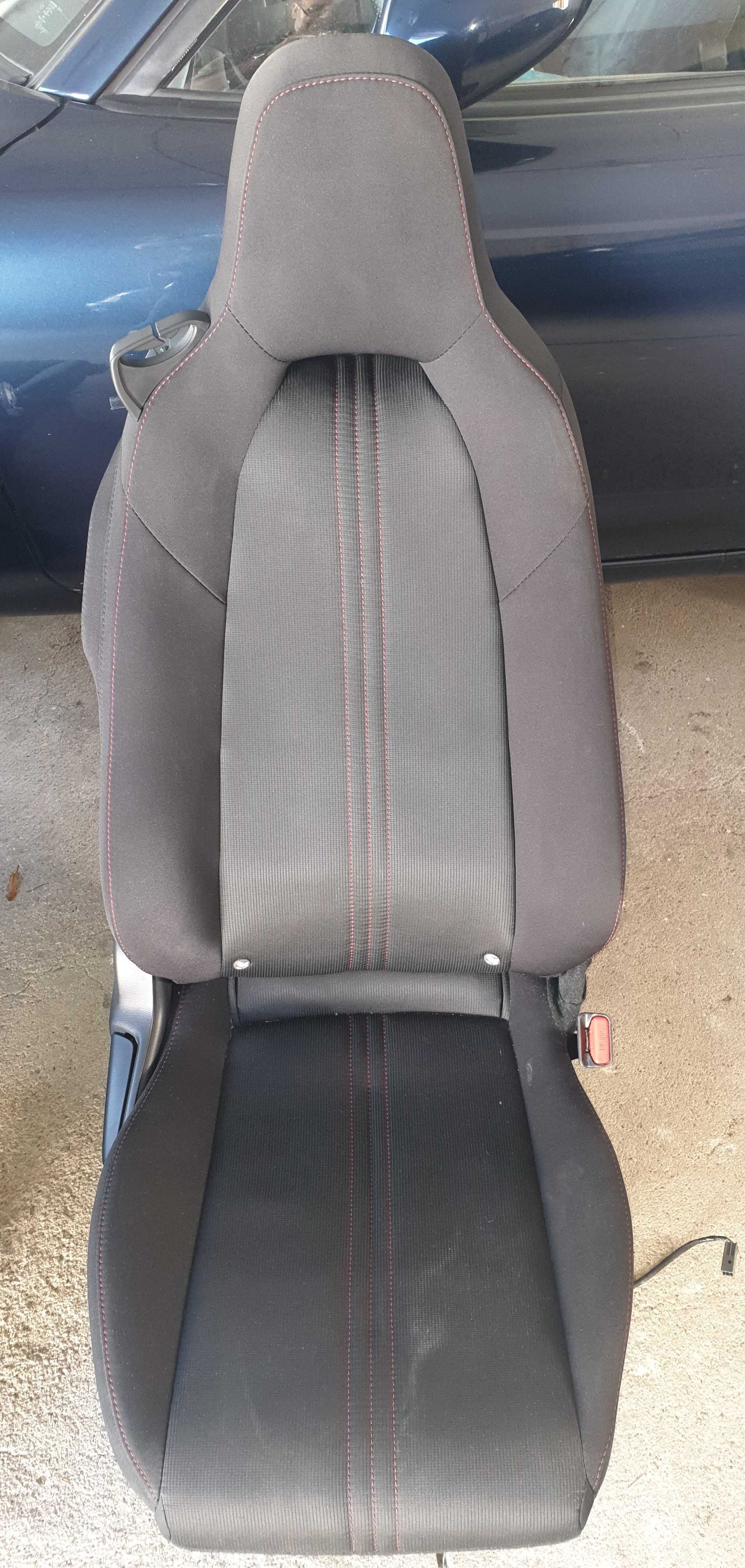 Bancos Mazda MX5 ND (com adaptação soldada para NB/NA) - Bom estado