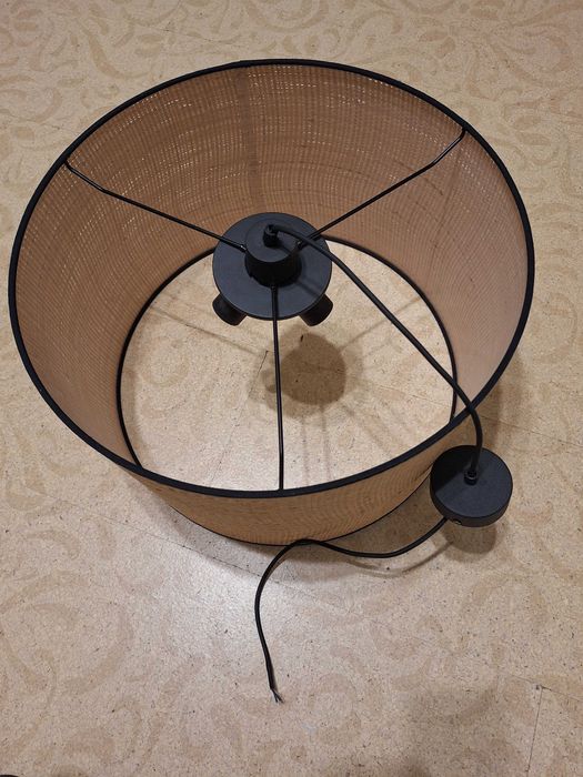 Світильник або люстра на три лампи