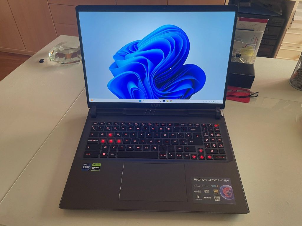 MSI Vector GP68HX 12V